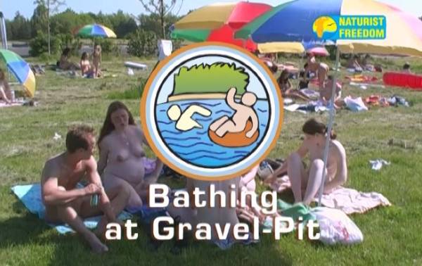 La famille nudisme vidéo - Bathing At Gravel Pit [Naturisme outdoor] [720×480 | 00:55:00 | 1.29 GB]